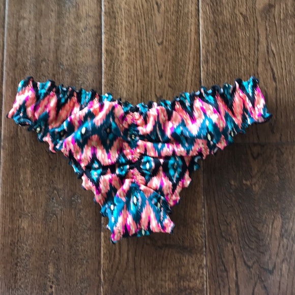 -SOLD-   Bikini bundle - Picture 5 of 8